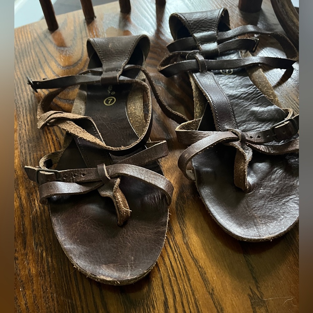Eddie Bauer Brown Leather Strappy Sandals Barely Worn.
